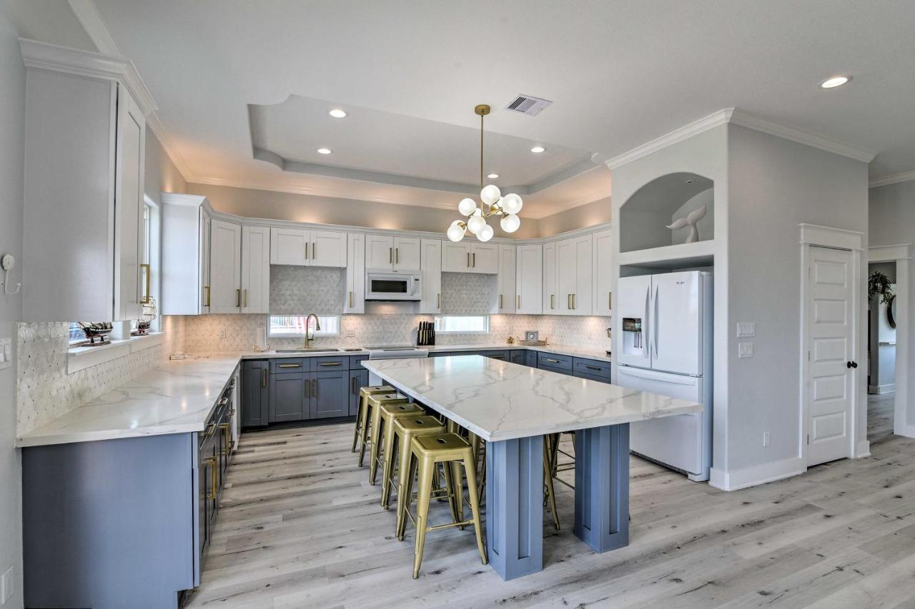 Bolivar Peninsula Chic Crystal Beach Escape With Deck - Walk To Beach! מראה חיצוני תמונה