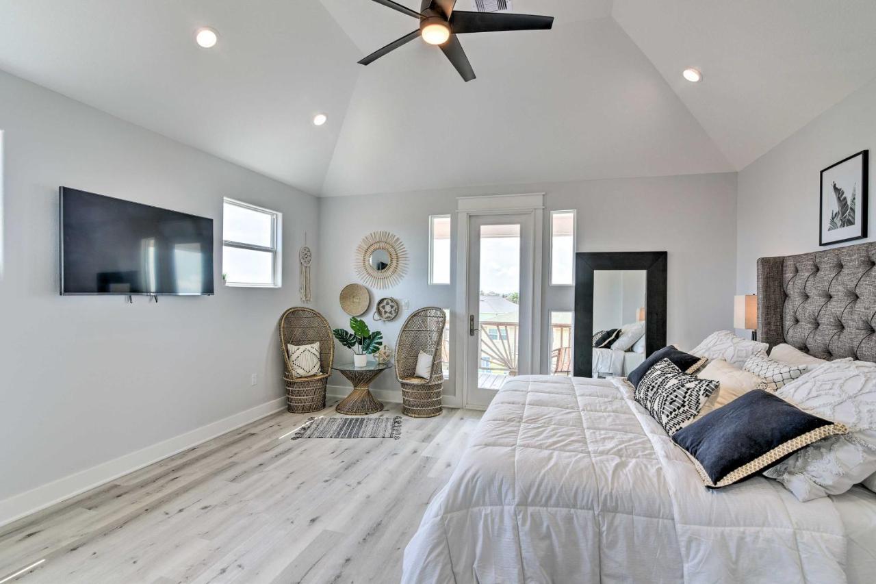 Bolivar Peninsula Chic Crystal Beach Escape With Deck - Walk To Beach! מראה חיצוני תמונה