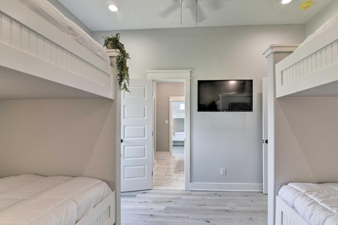 Bolivar Peninsula Chic Crystal Beach Escape With Deck - Walk To Beach! מראה חיצוני תמונה
