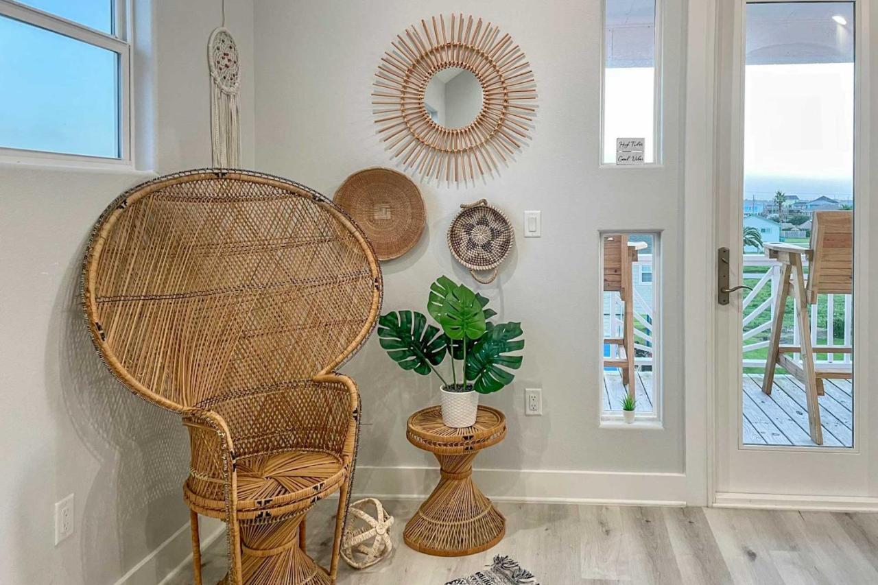 Bolivar Peninsula Chic Crystal Beach Escape With Deck - Walk To Beach! מראה חיצוני תמונה